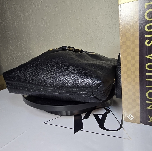 ⭐️Michael Kors Black Leather Tassle Crossbody with Dust Bag - Picture 9 of 16